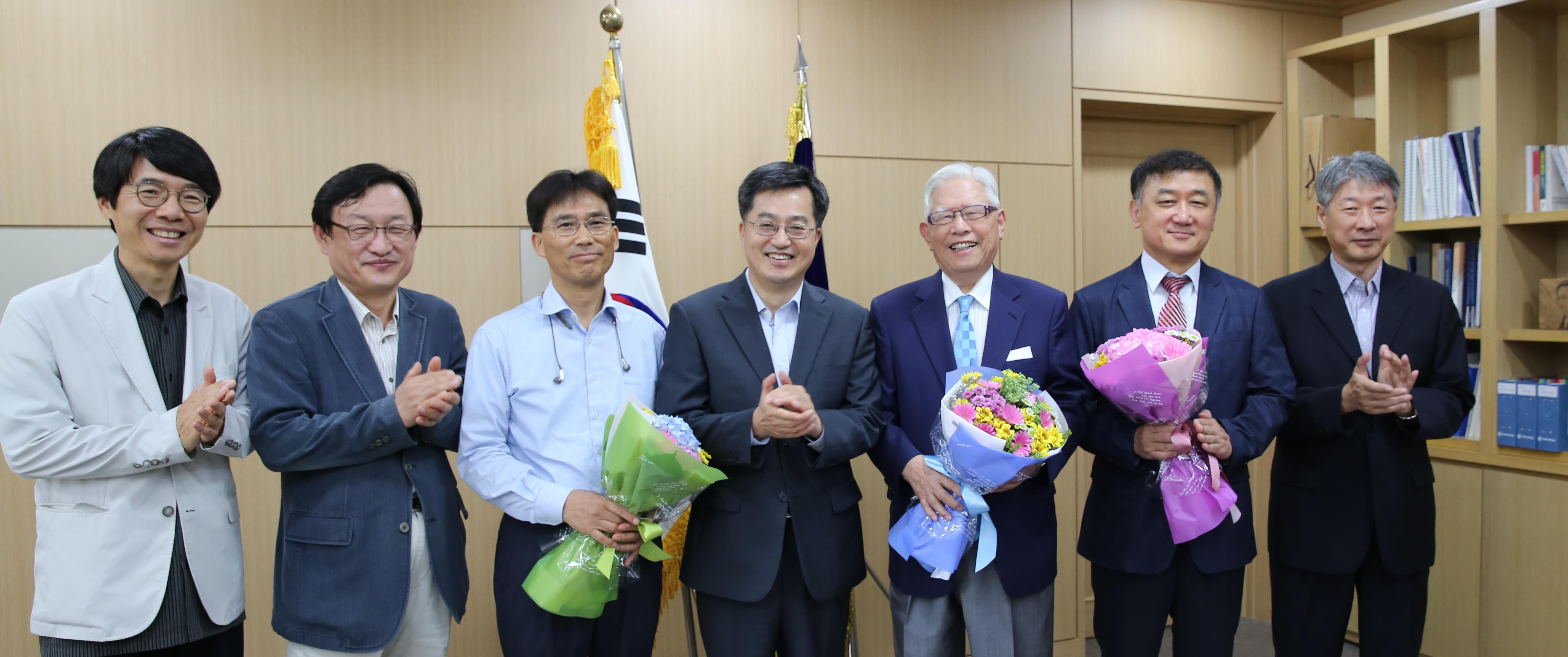 [16.09.05] 박돈서 명예교수·한만엽 교수·장철수 동문에 기부자 감사패